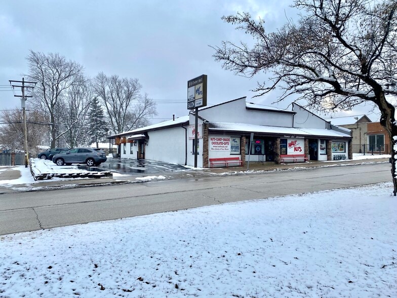 9617-9619 W Greenfield Ave, Milwaukee, WI for sale - Building Photo - Image 3 of 3