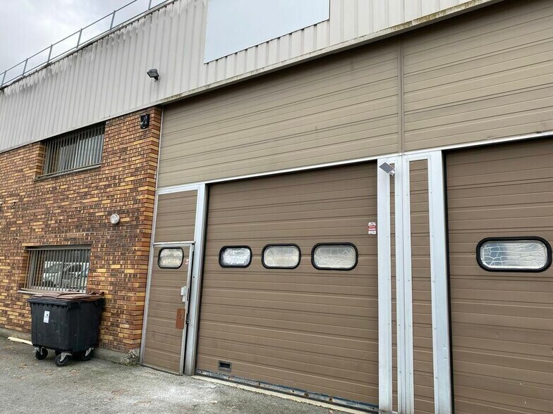 Flex in Lisses for lease - Building Photo - Image 1 of 6