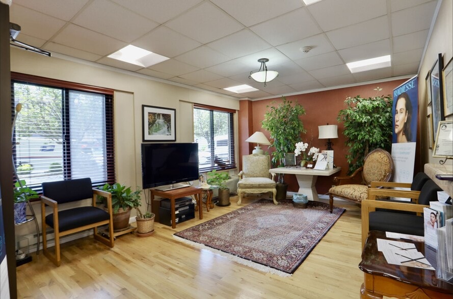 1590 Anderson, Fort Lee, NJ for lease - Interior Photo - Image 3 of 23