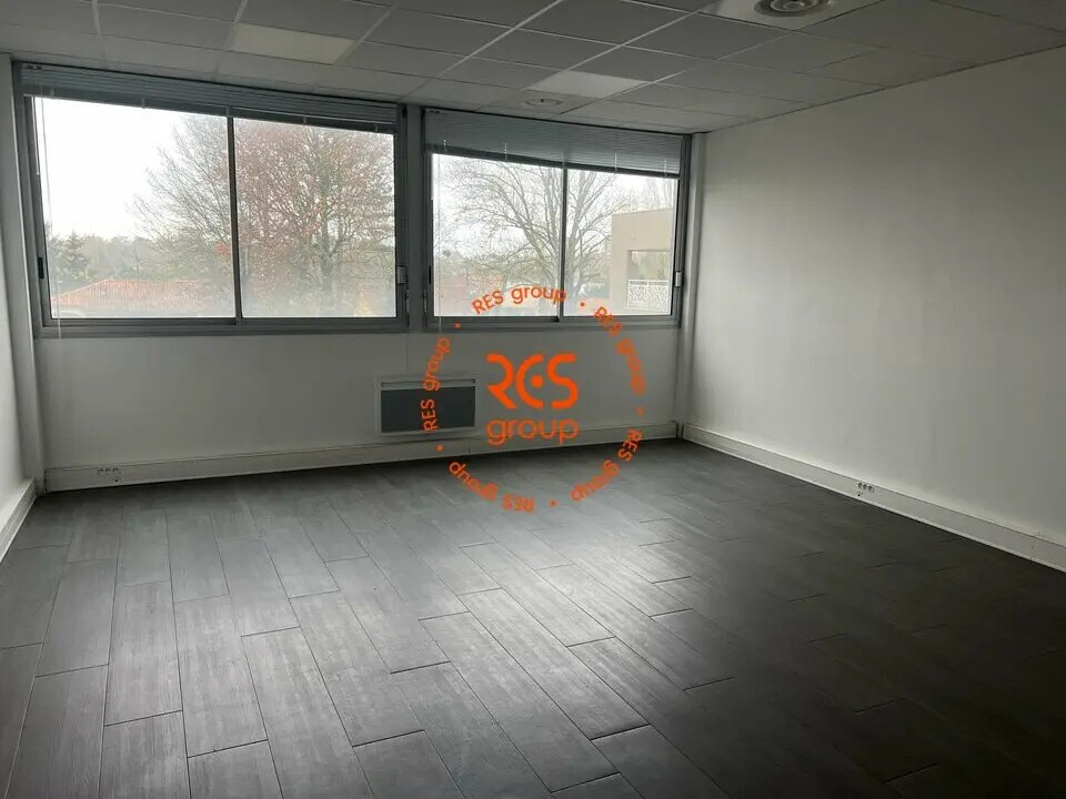 Office in Mérignac for sale Interior Photo- Image 1 of 4
