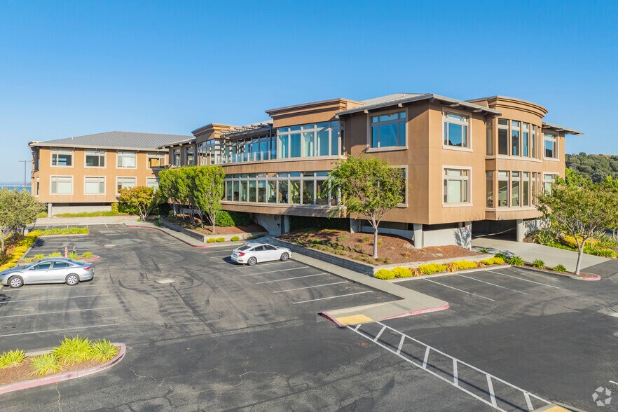 2350 Kerner Blvd, San Rafael, CA à louer - Photo du bâtiment - Image 3 de 10
