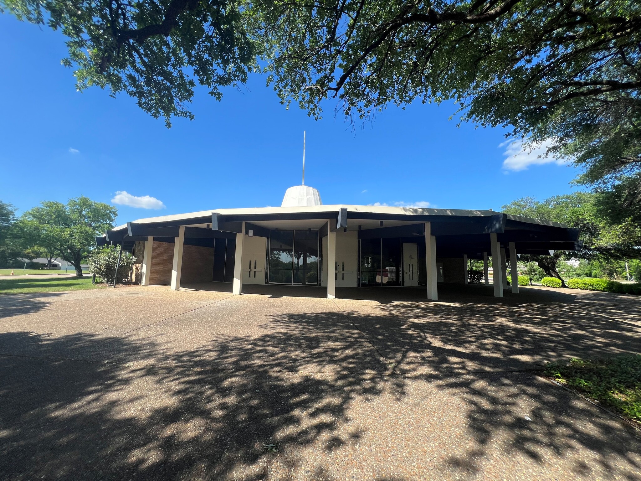 9121 Ferguson Rd, Dallas, TX à vendre Photo du bâtiment- Image 1 de 12