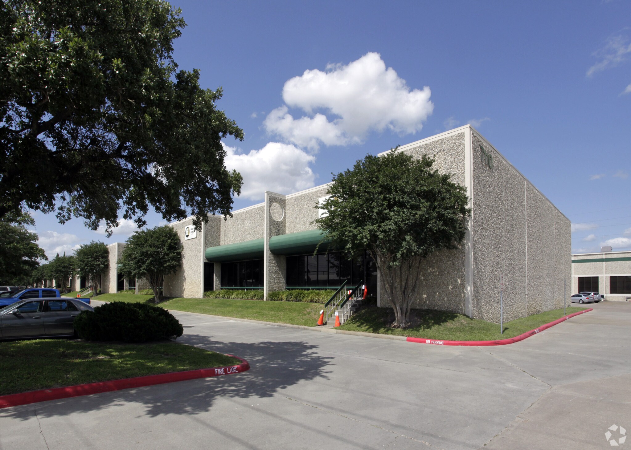 7110 Brittmoore Rd, Houston, TX for lease Primary Photo- Image 1 of 7