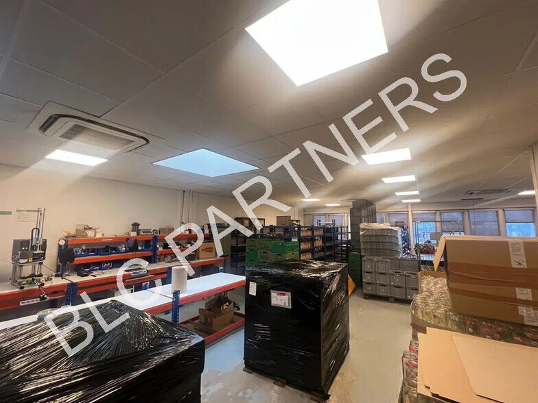 Flex dans Paris à louer - Photo intérieure - Image 2 de 8