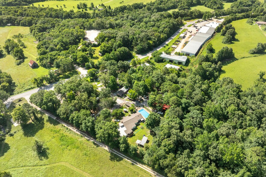 621 Court St, Jasper, AR à vendre - Photo du bâtiment - Image 3 de 61