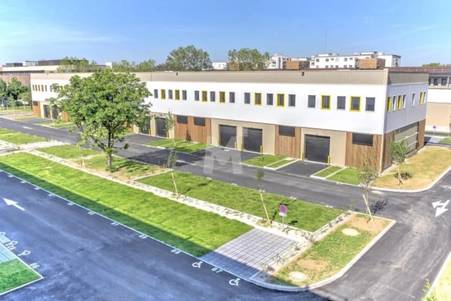 Flex in Fresnes for lease - Aerial - Image 1 of 11