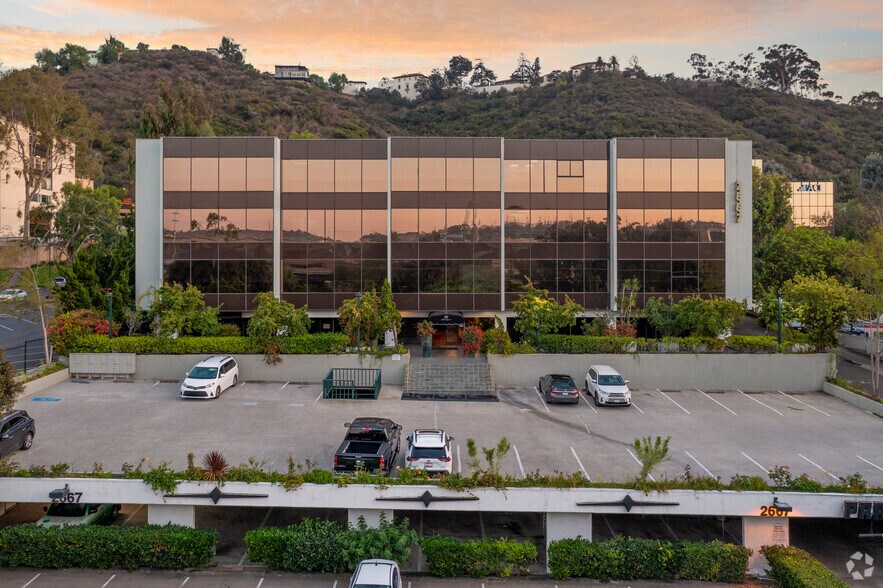 2667 Camino del Rio S, San Diego, CA à louer - Photo du bâtiment - Image 3 de 24