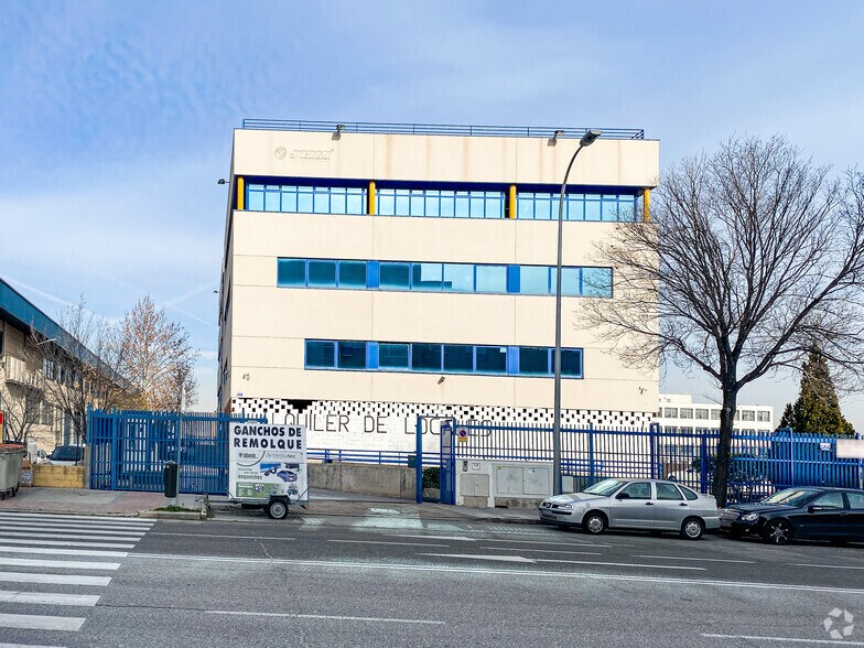 Calle Laguna del Marquesado, 8, Madrid, Madrid à louer - Photo du bâtiment - Image 3 de 3