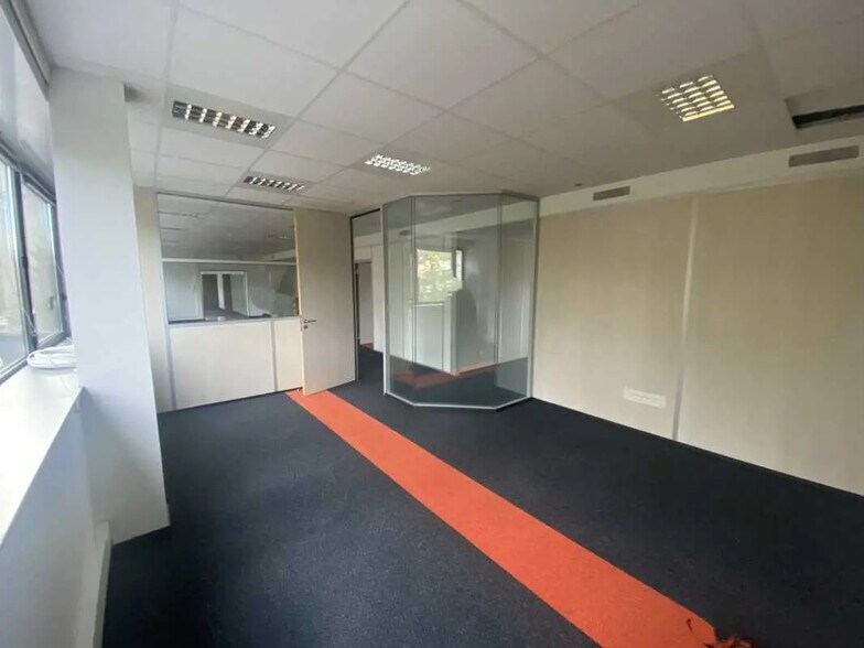 Office in Caluire-et-Cuire for lease - Interior Photo - Image 3 of 9