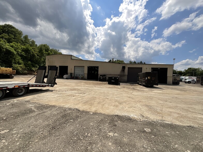 694 Penn High Park Rd, Jeannette, PA for sale - Building Photo - Image 1 of 1