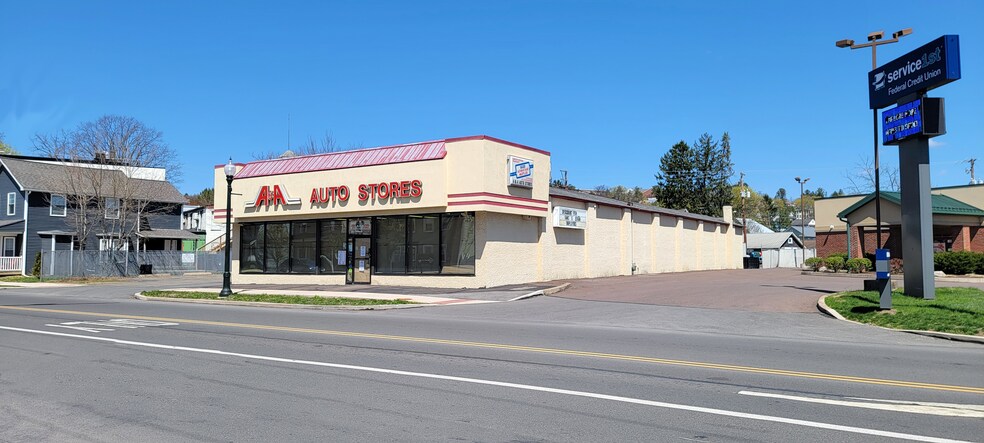 219 East St, Bloomsburg, PA à vendre - Photo du bâtiment - Image 2 de 5