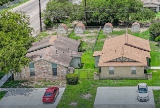 Rainbow Hills Duplexes portfolio of 3 properties for sale on LoopNet.ca - Building Photo - Image 3 of 13