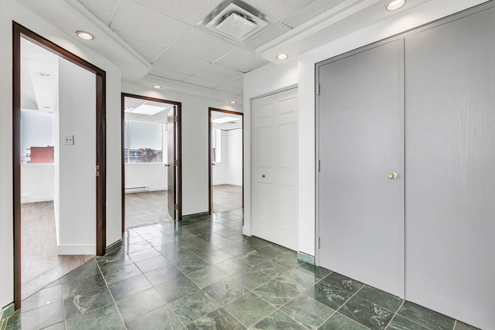 3860 Boul Notre-Dame, Laval, QC for sale Primary Photo- Image 1 of 1