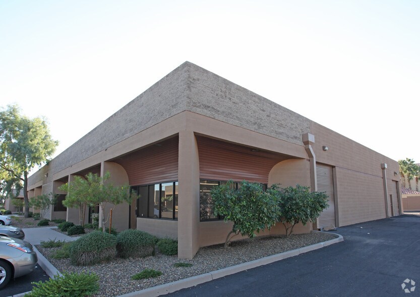 5444 E Washington St, Phoenix, AZ à louer - Photo du bâtiment - Image 2 de 6