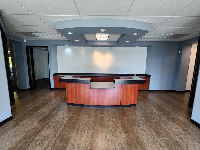 3700 Hilborn Rd, Fairfield, CA for sale - Interior Photo - Image 1 of 20