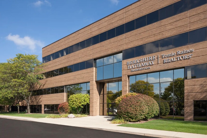 1400 Abbot Rd, East Lansing, MI for lease - Building Photo - Image 1 of 3