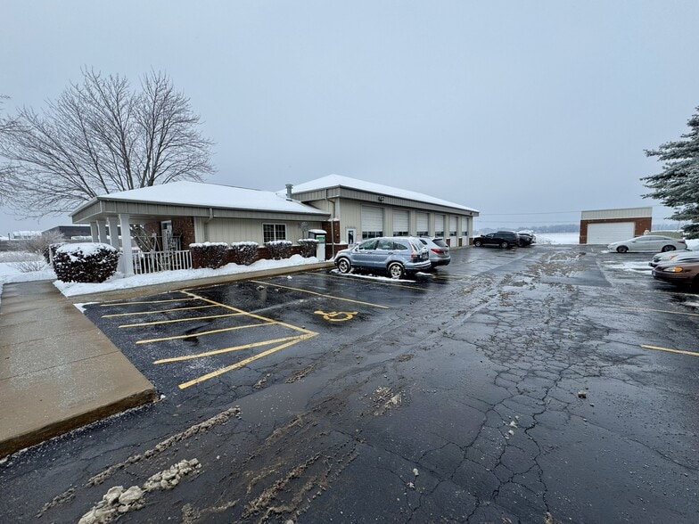 1951 Wiesbrook Rd, Oswego, IL for sale - Building Photo - Image 1 of 11