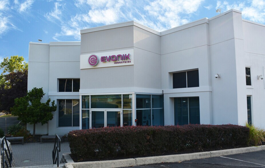 723 Electronic Dr, Horsham Township, PA for lease - Building Photo - Image 2 of 3