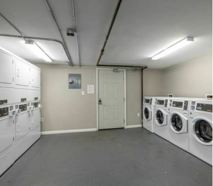 Henderson Apartments Portfolio portefeuille de 6 propriétés à vendre sur LoopNet.ca - Photo du bâtiment - Image 3 de 9