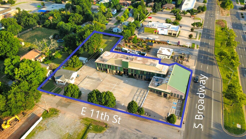 2 E 11th St, Edmond, OK à vendre - Photo du bâtiment - Image 1 de 16