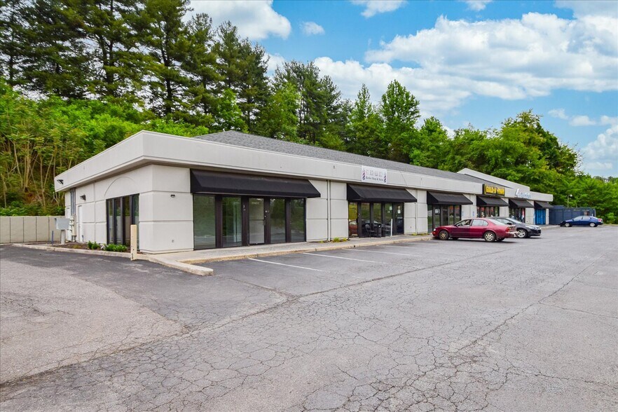 Green Ridge Center portefeuille de 2 propriétés à vendre sur LoopNet.ca - Photo du bâtiment - Image 2 de 7