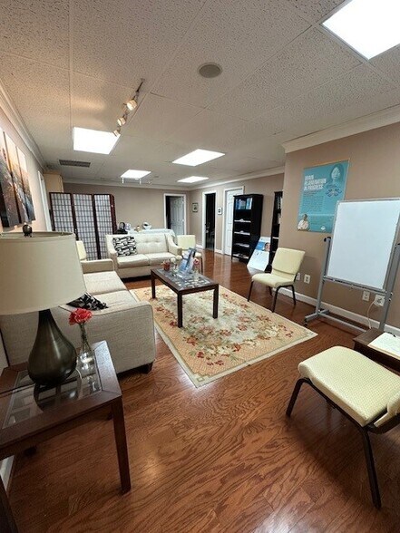 3921-3951 University Dr, Fairfax, VA à louer - Photo du bâtiment - Image 3 de 31