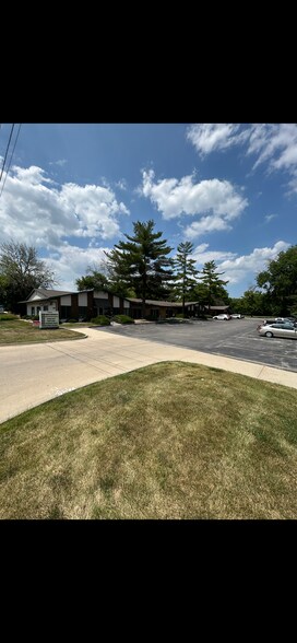 7405 University Ave, Des Moines, IA à louer - Photo du bâtiment - Image 2 de 19