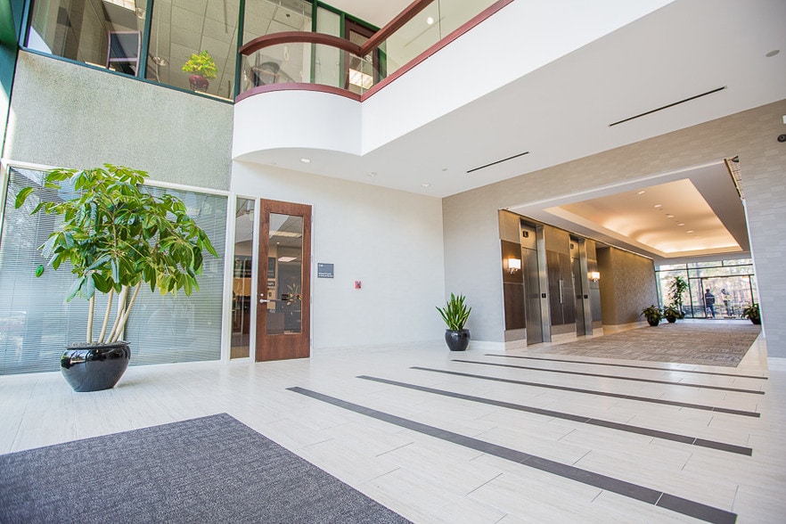 5950 Live Oak Pky, Norcross, GA à louer - Hall d’entrée - Image 3 de 29