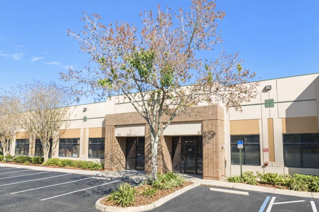 Plus de détails pour 9843 18th St N, Saint Petersburg, FL - Local d'activités à louer