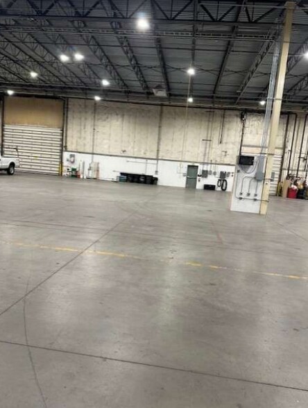 10 NE Cascade Ave, Wenatchee, WA à louer - Photo du bâtiment - Image 3 de 4