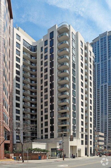 801 Bay St, Toronto, ON à louer - Photo du bâtiment - Image 3 de 4