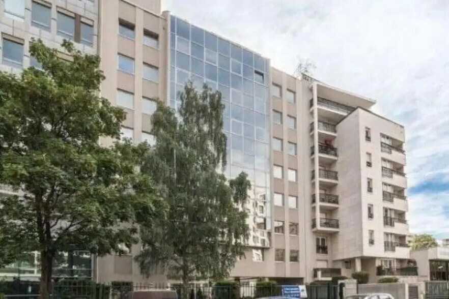 Office in Boulogne-Billancourt for sale - Building Photo - Image 1 of 7