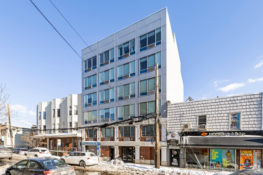 2406 Hoffman St, Bronx, NY for sale - Primary Photo - Image 1 of 4