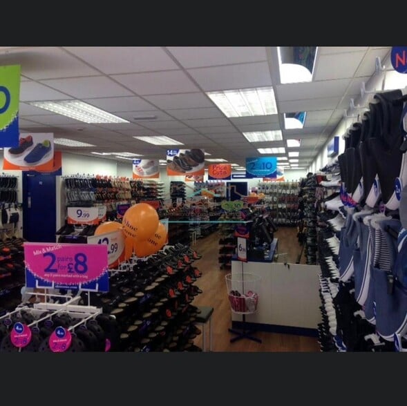 8 Pebble Ln, Wellingborough à louer - Photo du bâtiment - Image 3 de 11