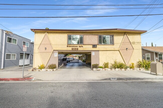 Plus de détails pour 9559 Flower St, Bellflower, CA - Multi-résidentiel à vendre