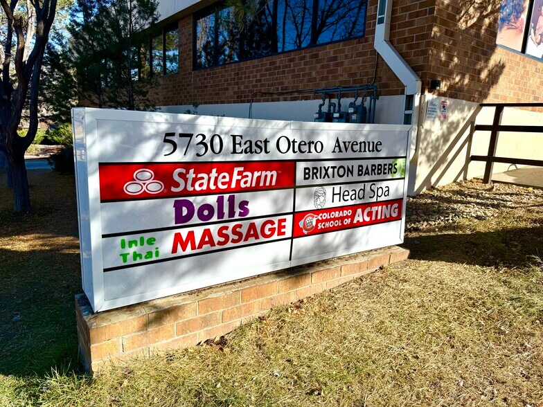 8210-8236 S Holly St, Centennial, CO à louer - Photo du bâtiment - Image 2 de 29