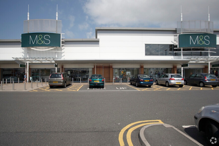 Mostyn St, Llanelli for lease - Building Photo - Image 2 of 21