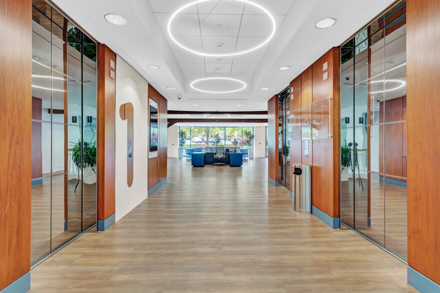 3755 Mansell Rd, Alpharetta, GA à louer - Hall d’entrée - Image 2 de 12