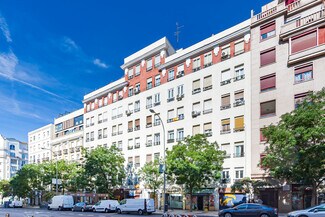 Plus de détails pour Multi-résidentiel à vendre