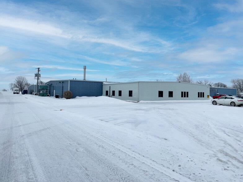 1 Industrial Blvd E, Maynard, MN à vendre - Photo principale - Image 1 de 5