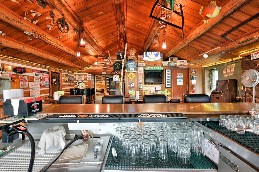 N2586 Spider Lake Trl, Birchwood, WI for sale - Interior Photo - Image 3 of 32