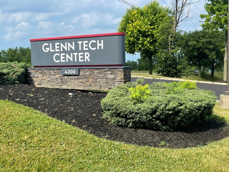 4200 Colonel Glenn Hwy, Beavercreek Township, OH à louer - Photo du bâtiment - Image 2 de 3