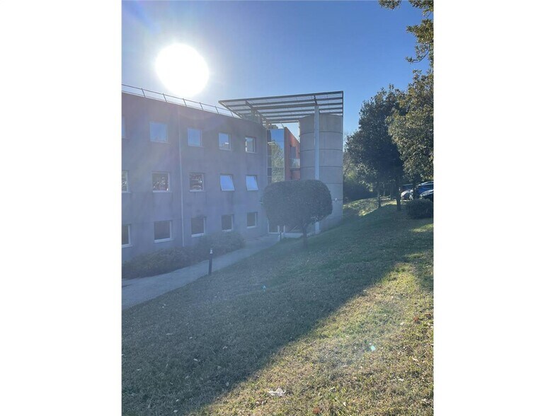 Office in Valbonne for sale - Building Photo - Image 2 of 5