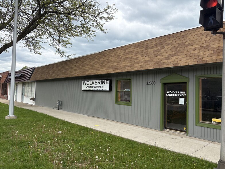 22300 Harper Ave, Saint Clair Shores, MI à louer - Photo du bâtiment - Image 2 de 8