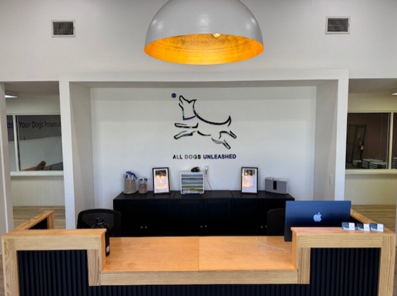 8361 Stone Run Ct, Tampa, FL à vendre - Photo du bâtiment - Image 2 de 20