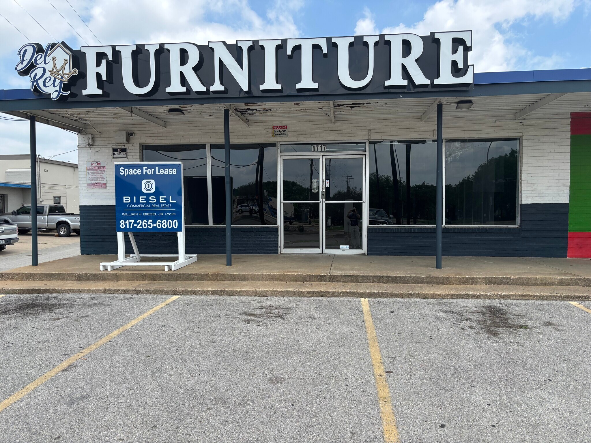 1717-1721 E Abram St, Arlington, TX for lease Building Photo- Image 1 of 7