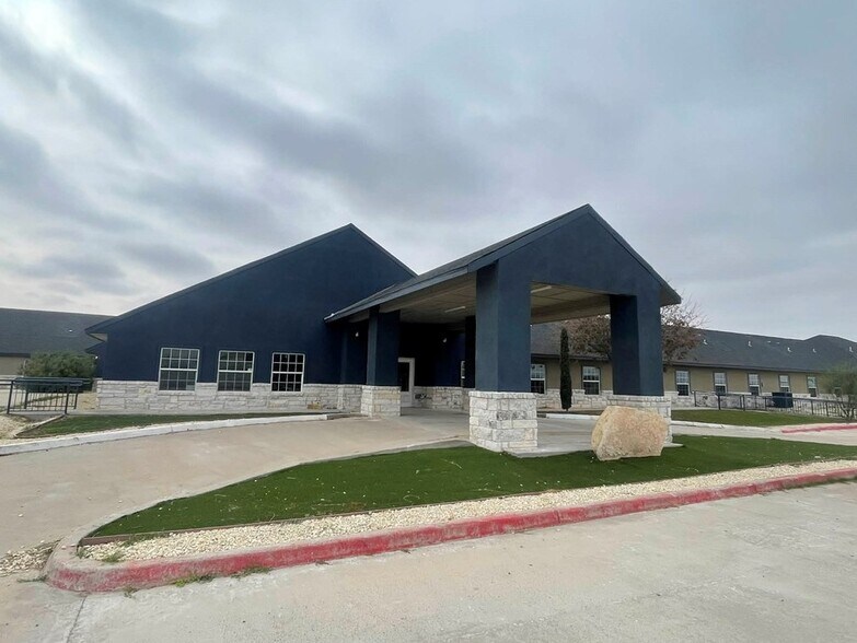 237 W 21st St, Fort Stockton, TX à louer - Photo du bâtiment - Image 2 de 22