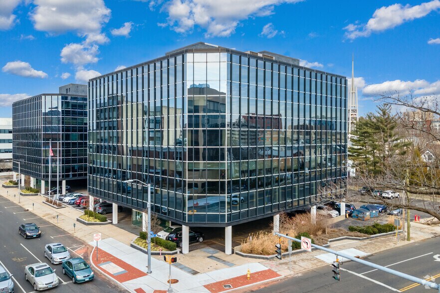 1111 Summer St, Stamford, CT à louer - Photo du bâtiment - Image 2 de 4