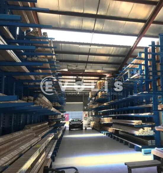 Flex in Saint-Soupplets for lease - Interior Photo - Image 2 of 4