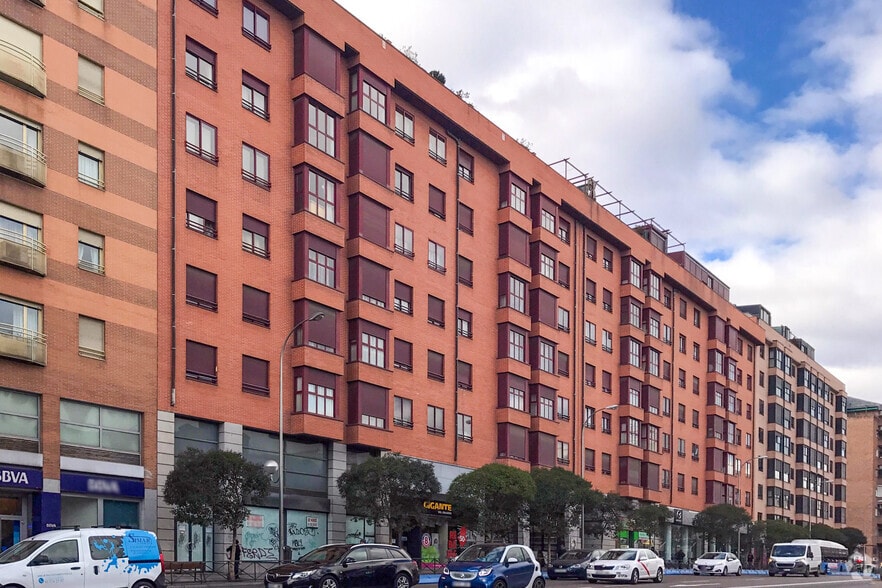 Calle de los Hermanos Ruiz, 5, Madrid, Madrid for sale - Building Photo - Image 2 of 3